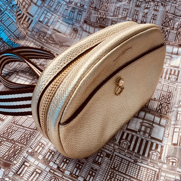 henri bendel Handbags - Henri Bendel about Town Strap Belt bag